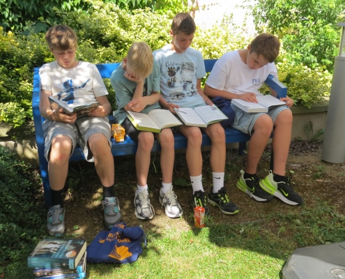 Lesen im Garten
