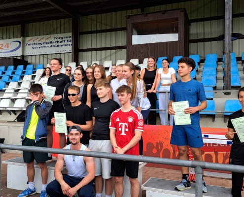 Sieger der Staffelläufe der 11. und 12. Klassen sowie Lehrer