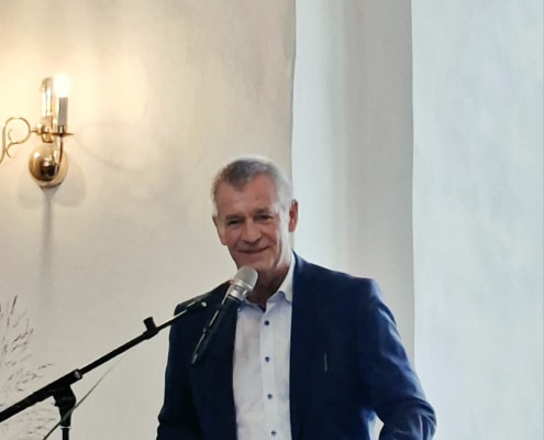 Herr Nowack beim Halten der Laudatio
